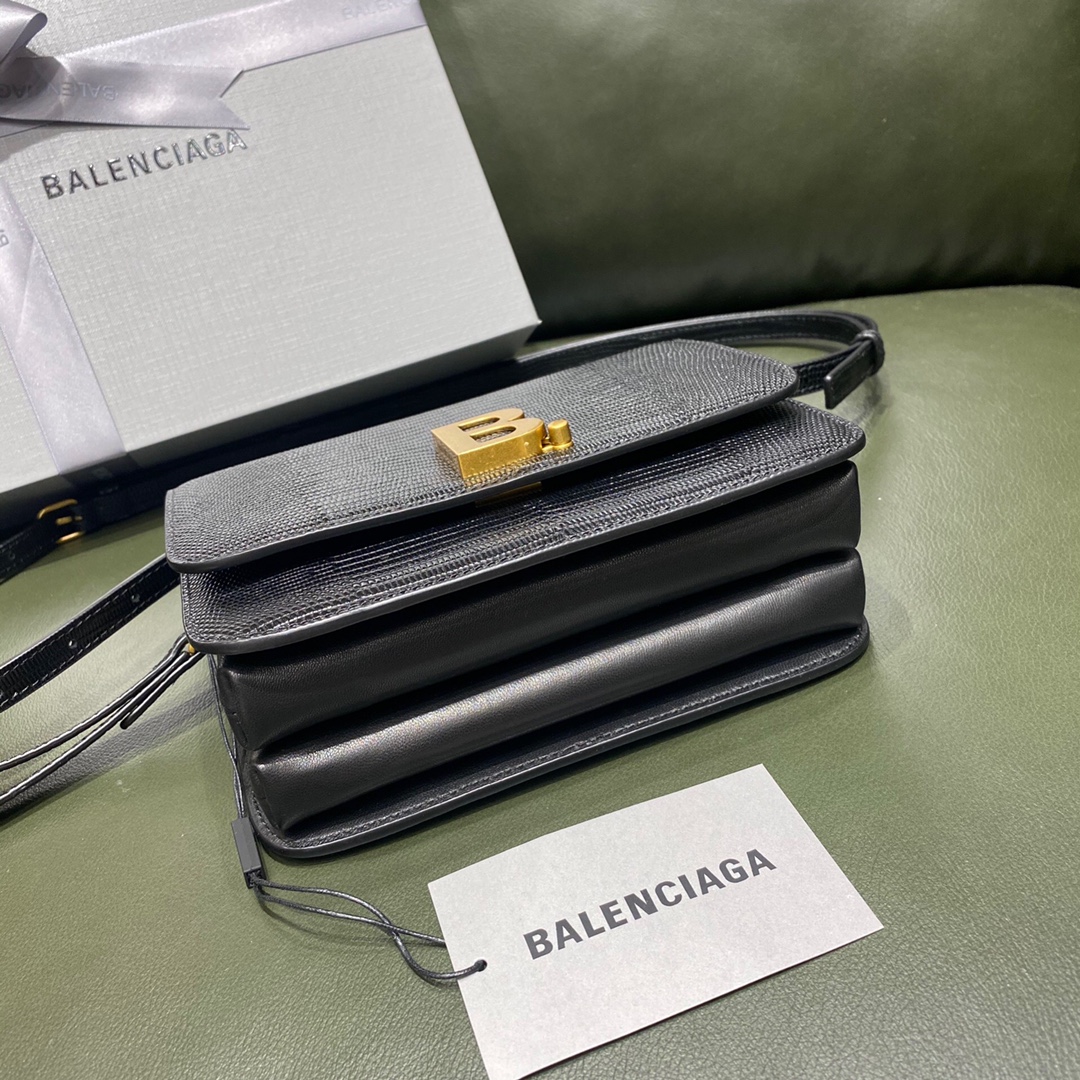 BALENCIAGA 𝘀𝗺𝗮𝗹𝗹 𝗯𝗮𝗴 crocodile print white buckle