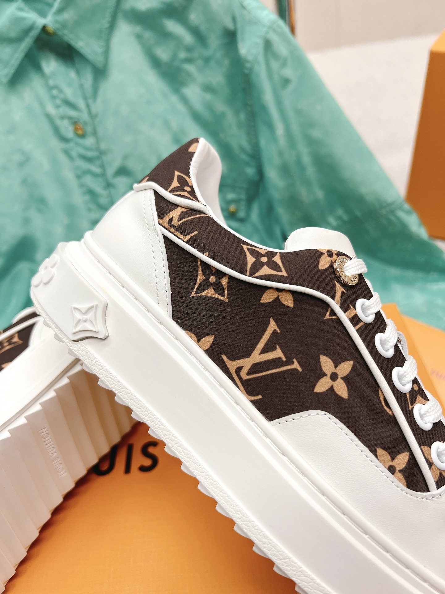 Louis Vuitton's new letter rhinestone white shoes series is new🆕