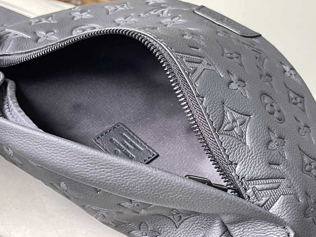 𝐋𝐎𝐔𝐈𝐒 𝐕𝐔𝐈𝐓𝐓𝐎𝐍  M46036 Discovery pocket