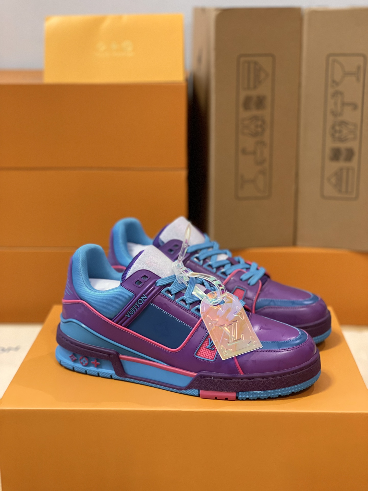 Louis Vuitton couple models LVTRAINER sneakers model number MS0119