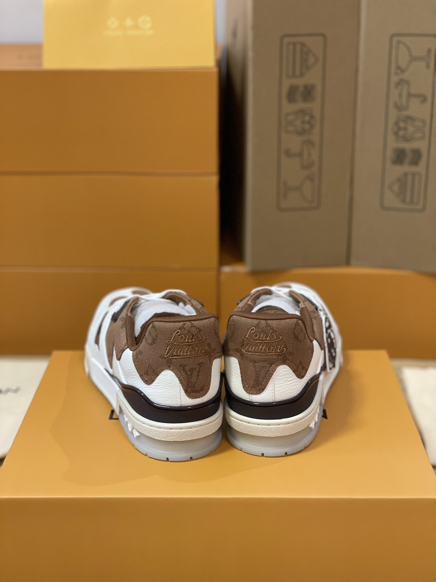 Louis Vuitton couple models DIY buckle sneakers sneakers