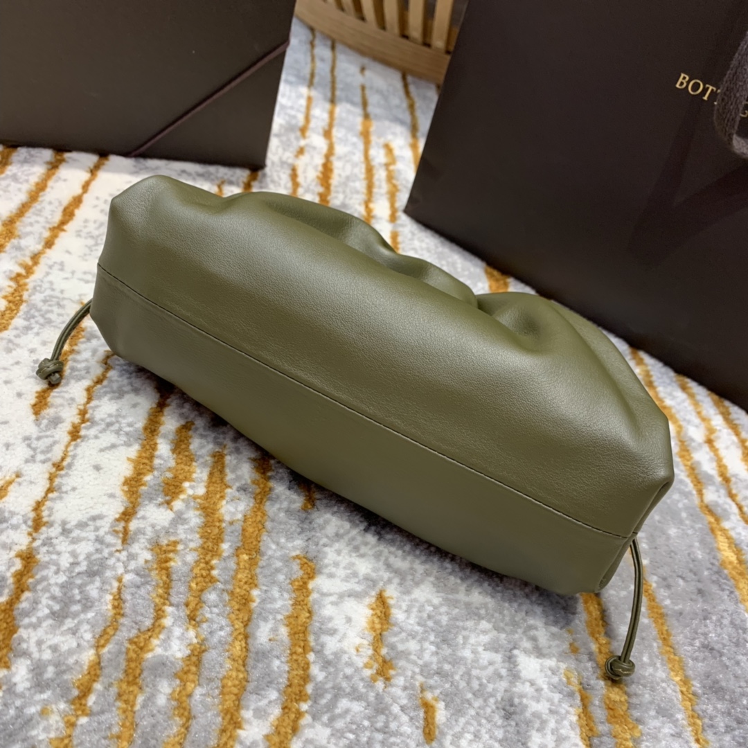 Bottega Veneta  THE MINI POUCH  #585852