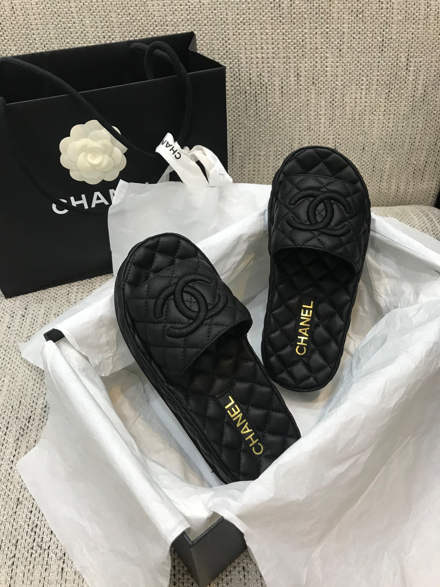 CHANEL 2022 early spring latest honey slippers fashion versatile series imported sheepskin cushioned feet
