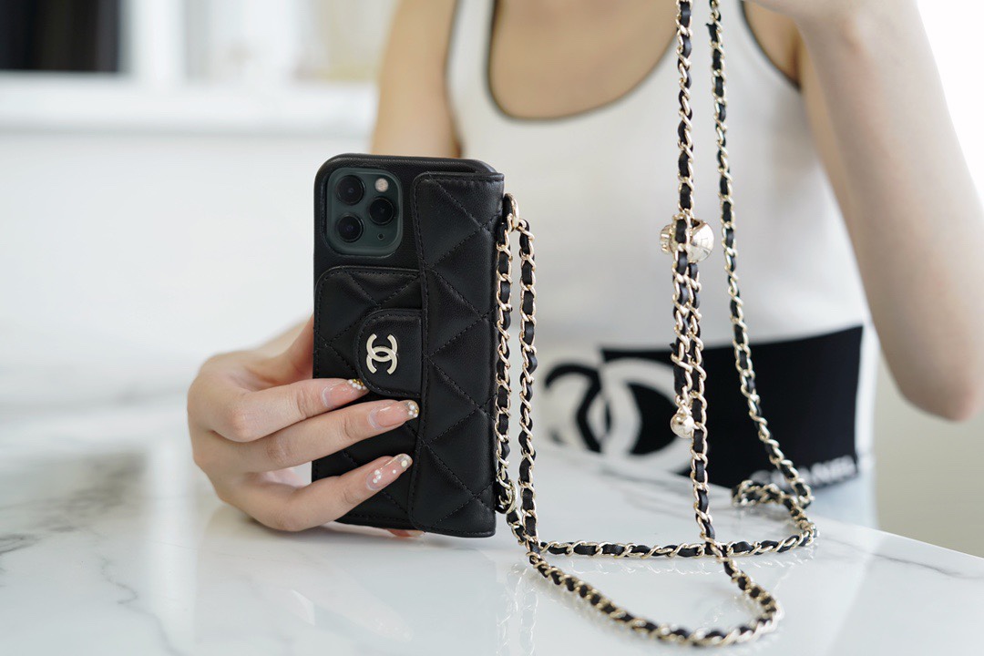𝗖𝗛𝗔𝗘𝗡𝗟✦2021 𝗦𝘀 Spring/Summer New Gold Ball Chain Phone Case (for 📱iphone12/12pro)