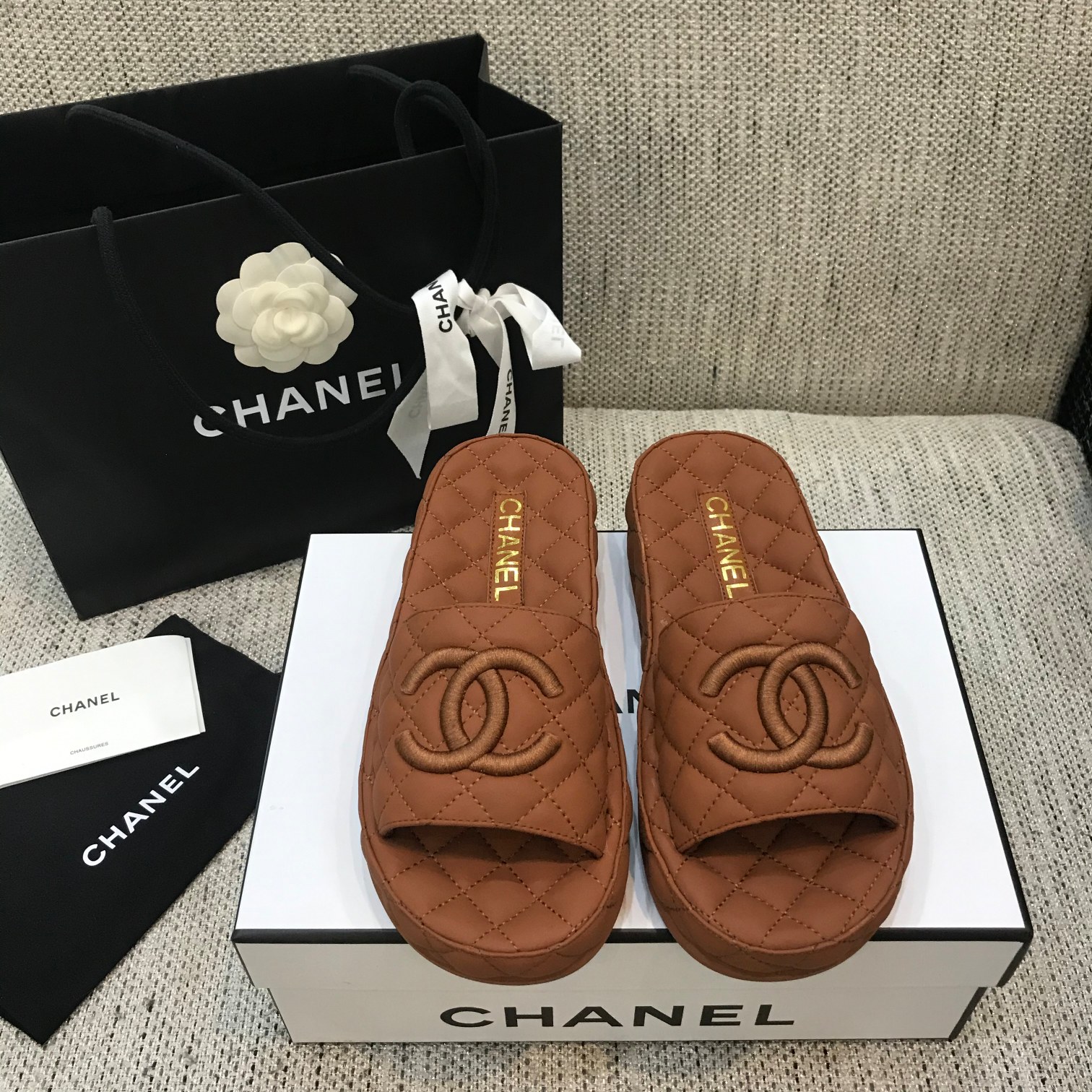 CHANEL 2022 early spring latest honey slippers fashion versatile series imported sheepskin cushioned feet