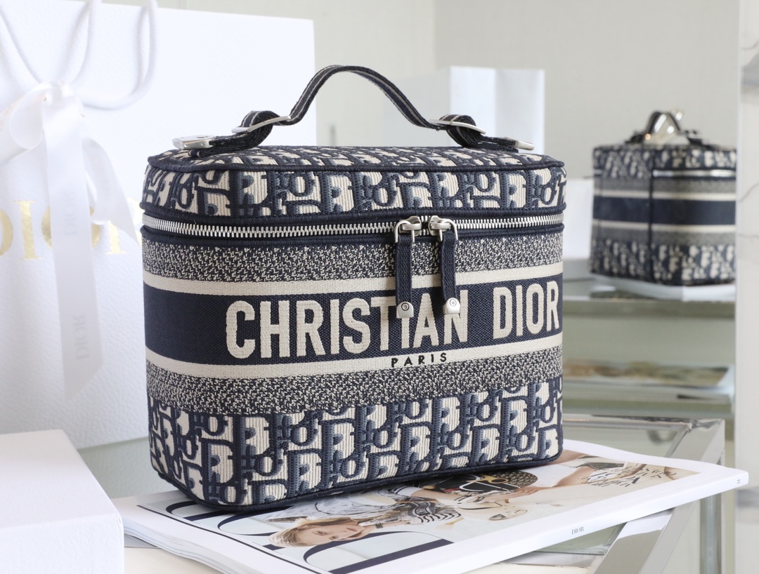 DIOR TRAVEL VANITY Cosmetic Bag