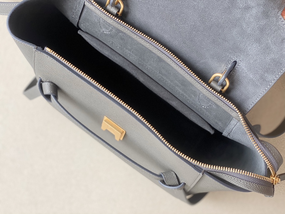 𝐂𝐞𝐥𝐢𝐧𝐞 BELT MICRO BAG in grained calfskin