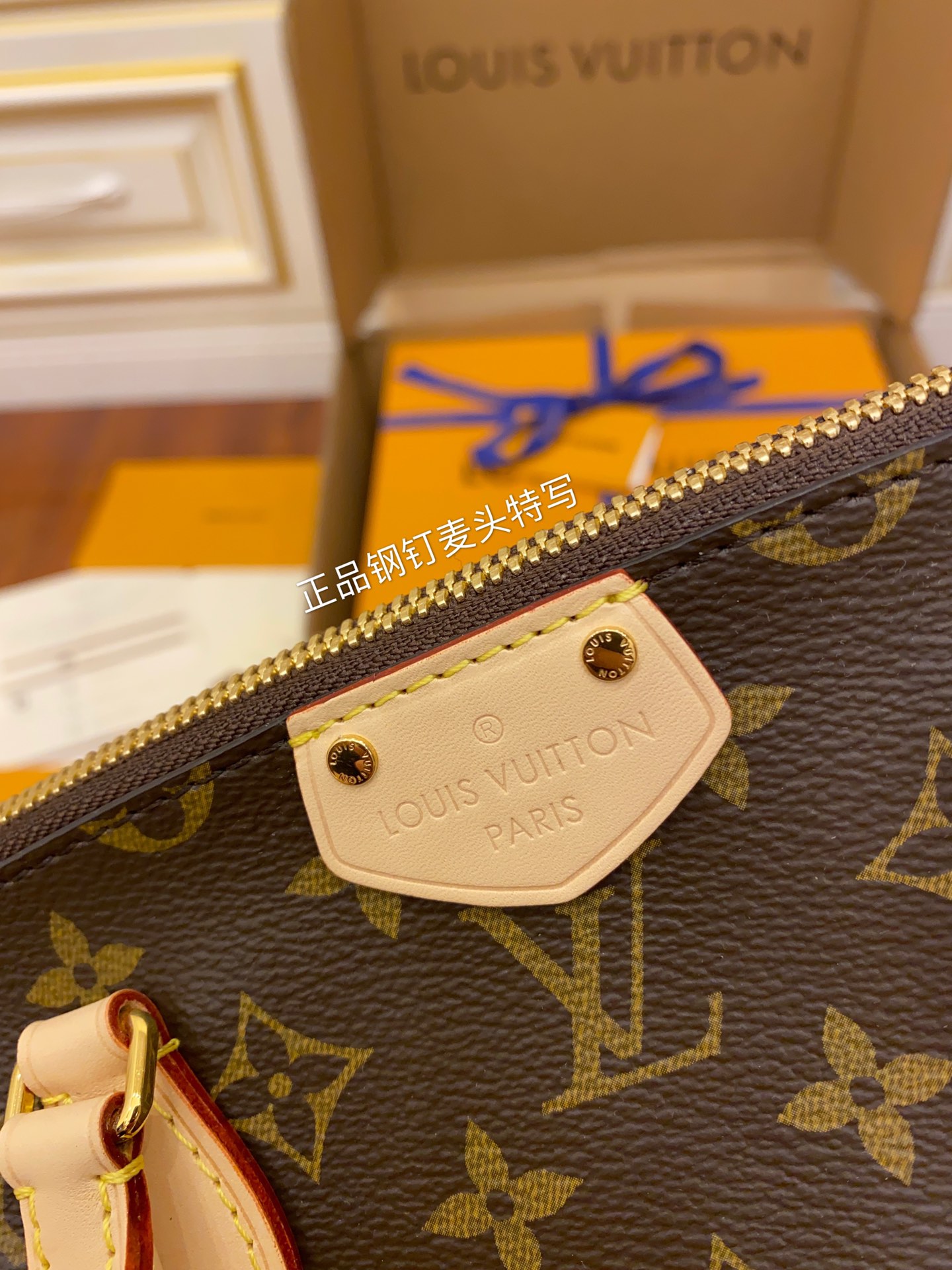 Louis Vuitton M48813