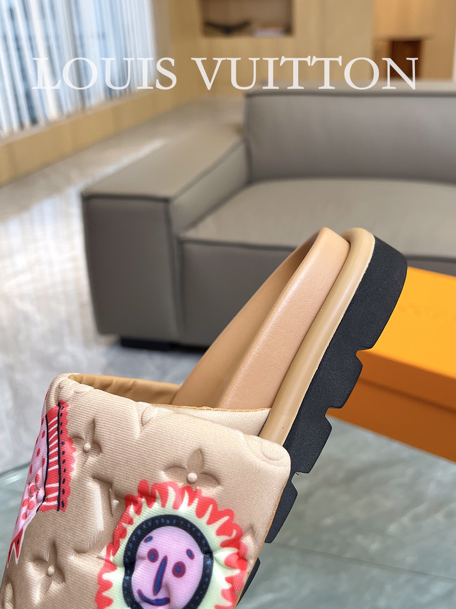 Louis Vuitton 2023 couple models embossed print