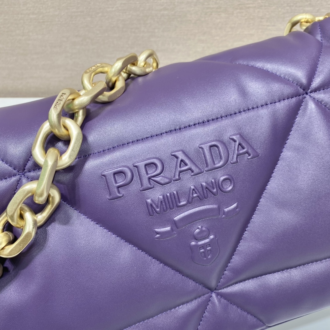 𝐏𝐑𝐀𝐃𝐀 New Cuddle Bag 1BD306