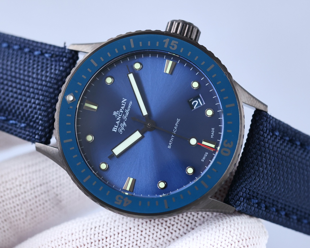 Blancpain - This functional watch comes from the classic Blancpain collection