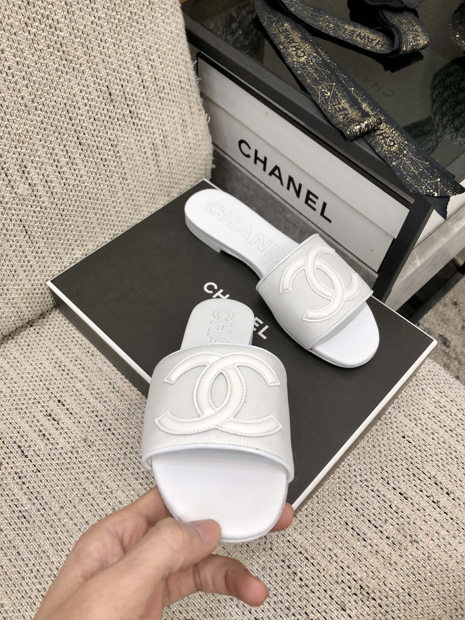 CHANEL 2023 spring and summer latest electric embroidery honey slippers Imported leather outsole