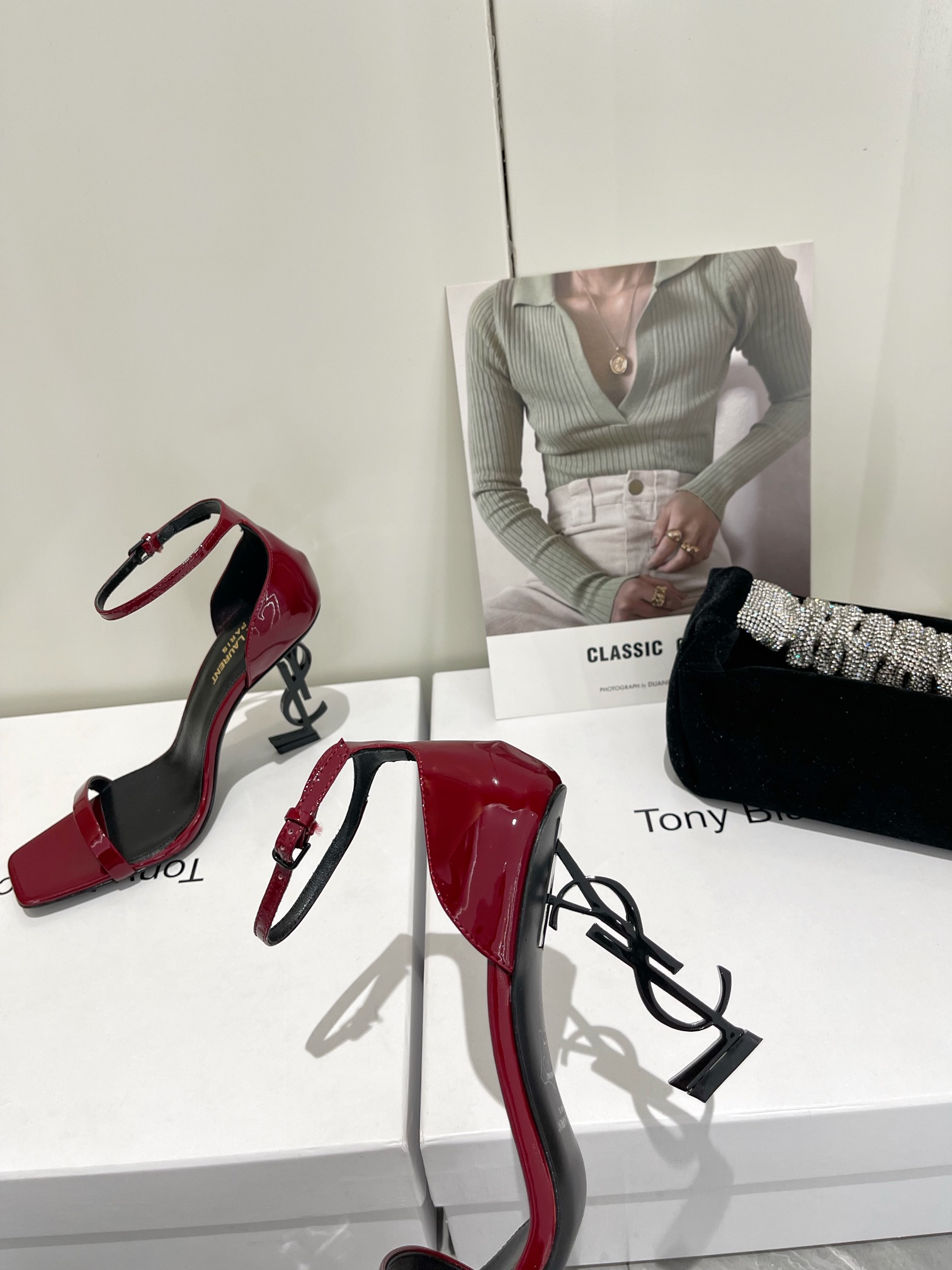 𝙎𝙖𝙞𝙣𝙩 𝙇𝙖𝙪𝙧𝙚𝙣𝙩 | 𝟐𝟎𝟐𝟐/𝐒𝐒 𝐧𝐞𝐰 YSL｜Saint Laurent silk diamond buckle high heels Imported silk