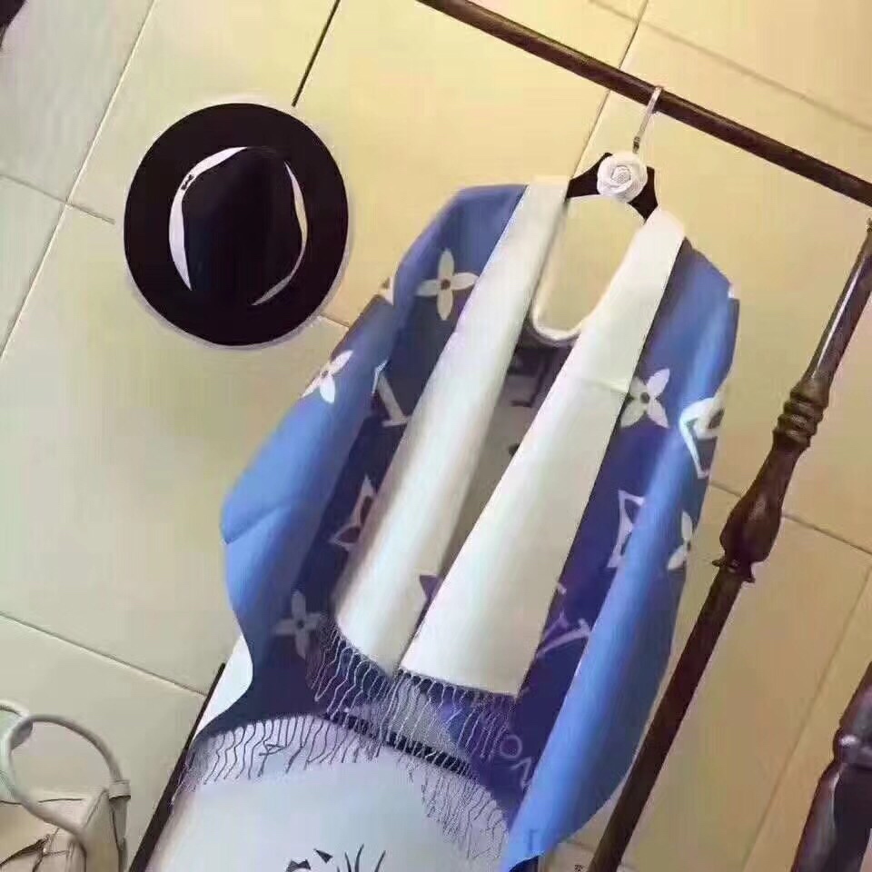 𝐋𝐨𝐮𝐢𝐬 𝐯𝐮𝐢𝐭𝐭𝐨𝐧 cashmere scarf shawl