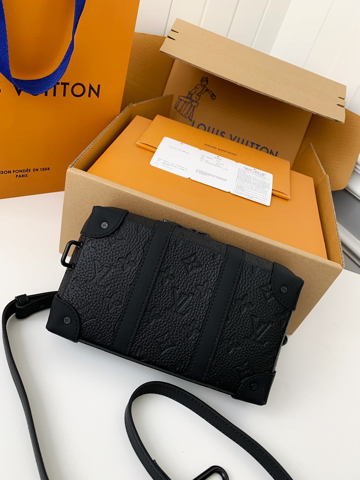 Louis Vuitton's new Sac Plat Horizontal Zippé men's black flower briefcase M80224 Size: 22.5*14*5cm