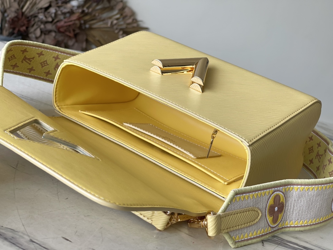 𝐋𝐎𝐔𝐈𝐒 𝐕𝐔𝐈𝐓𝐓𝐎𝐍 M22038 This Twist Medium Bag