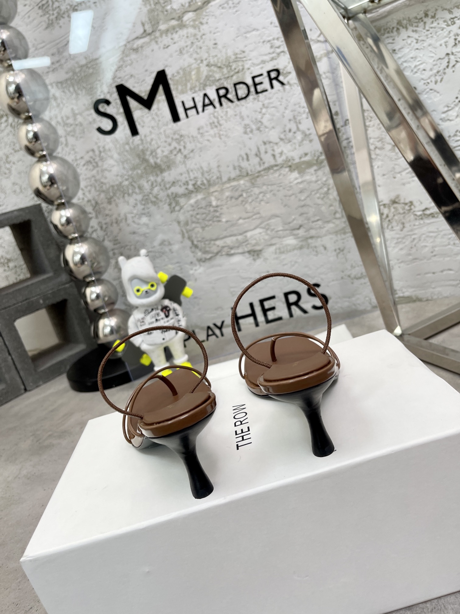 𝐓𝐡𝐞 𝐫𝐨𝐰｜𝟐𝟎𝟐𝟑/𝐒𝐒 𝐧𝐞𝐰 niche tide brand The row 2023 spring and summer new sexy thin strap cat heel sandals