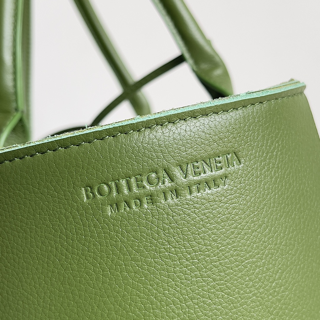 Bottega Veneta bv torte bag grained green pepper green large #609175
