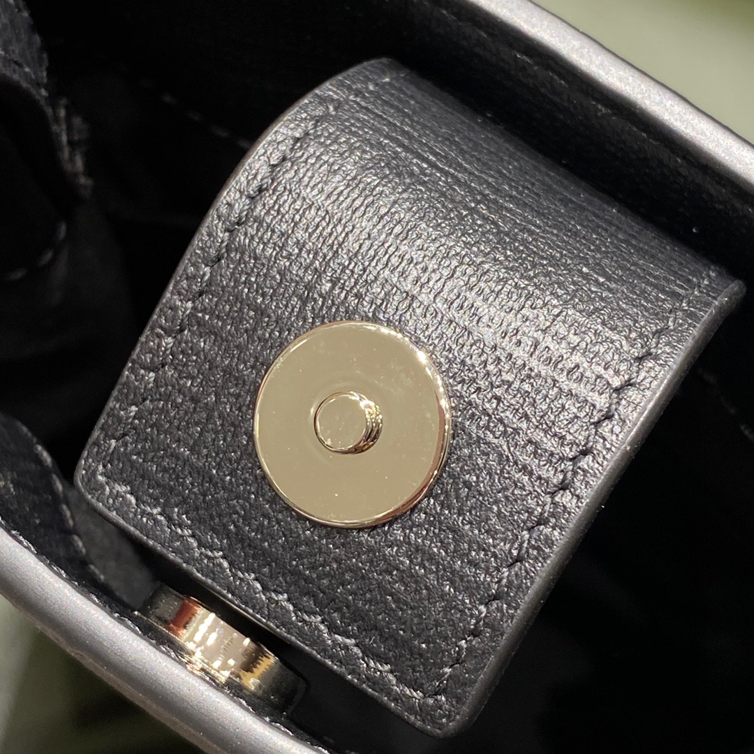 BALENCIAGA 𝗦𝗵𝗼𝗽𝗽𝗶𝗻𝗴 𝗯 𝗮𝗴 Cowhide shopping paper bag