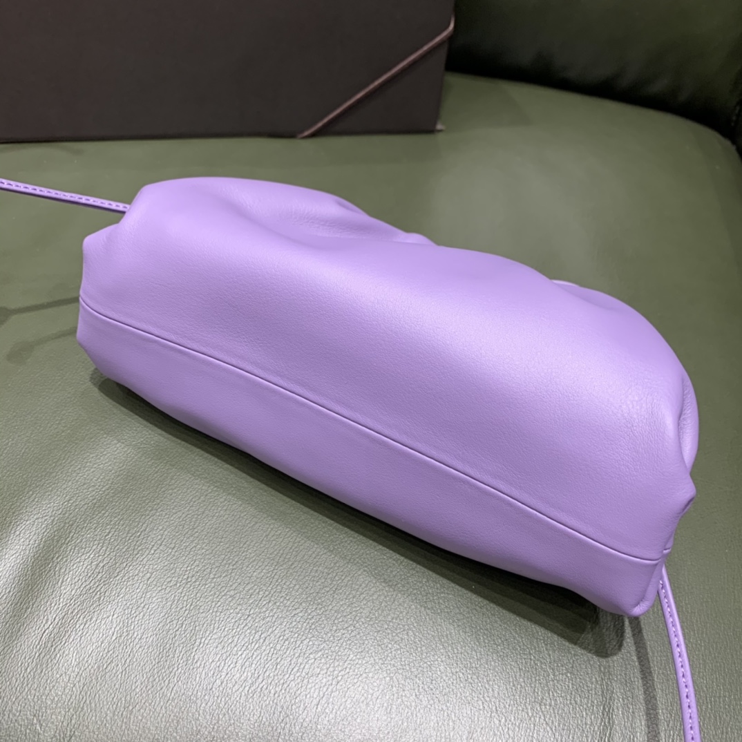 Bottega Veneta  THE MINI POUCH  #585852