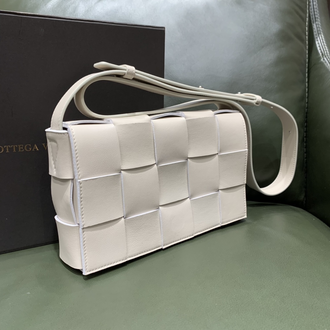 Bottega Veneta  𝘾𝘼𝙎𝙎𝙀𝙏𝙏𝙀 #578004