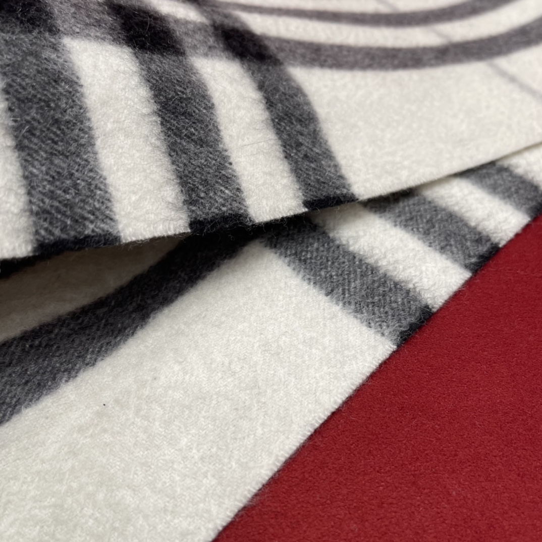 Burberry Classic Check Scarf