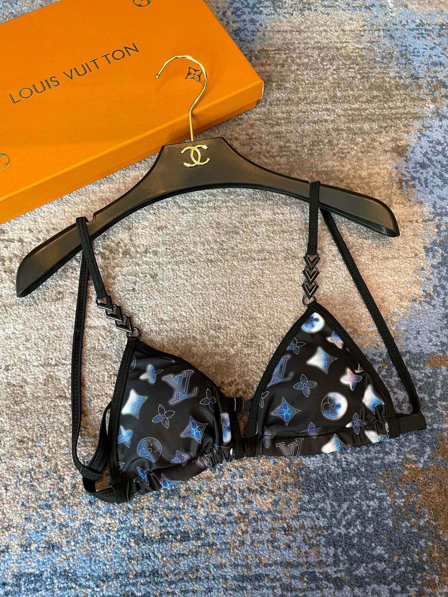 Louis Vuitton laser font ➕ chain ⛓️ swimsuit