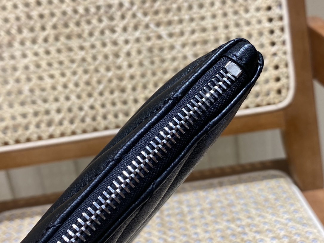 SAINT LAURENT 𝑴𝒐𝒏𝒐𝒈𝒓𝒂𝒎 𝑾𝒐𝒄  #440222