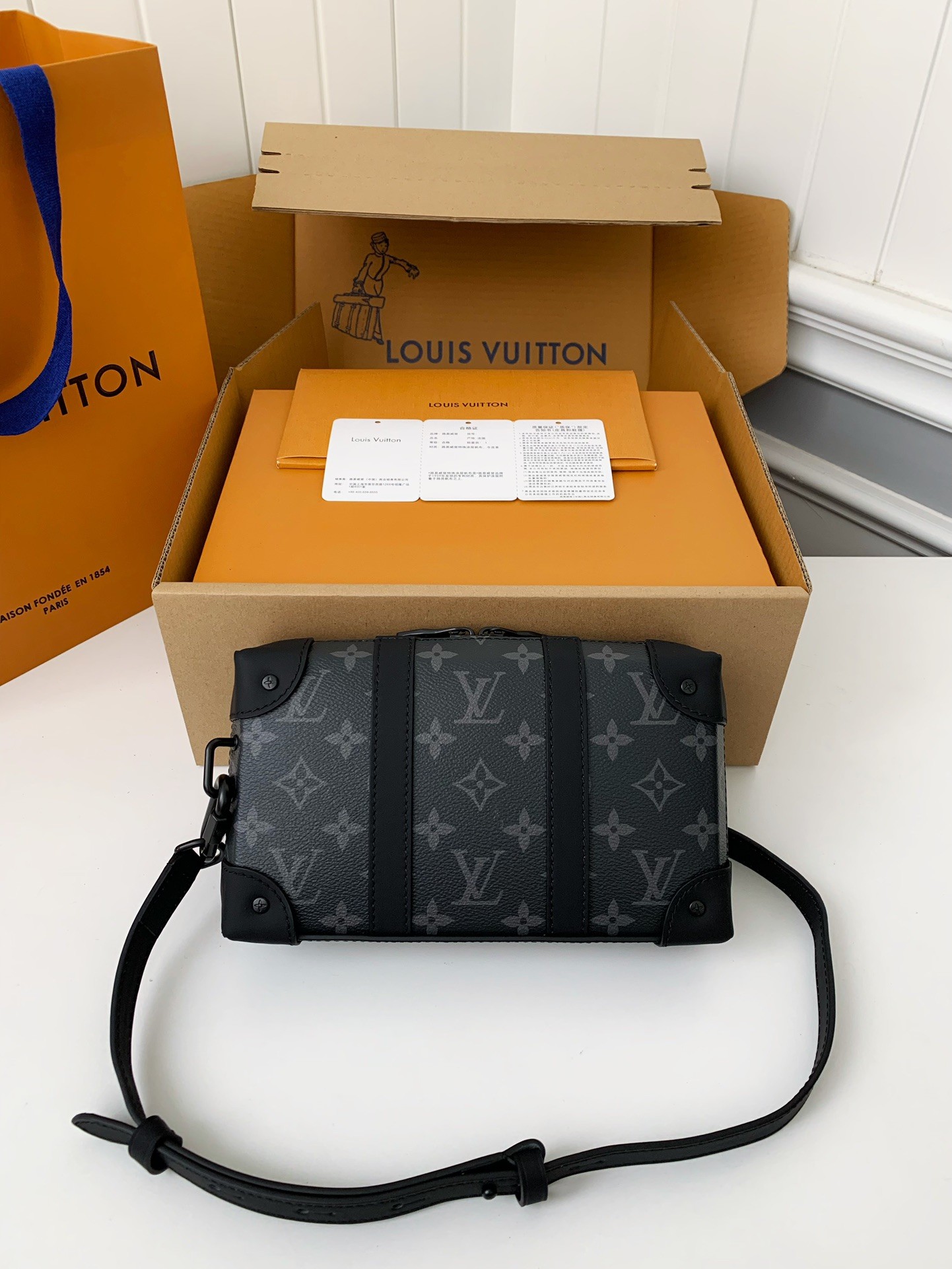 Louis Vuitton's new Sac Plat Horizontal Zippé men's black flower briefcase M45165 Size: 22.5*14*5cm