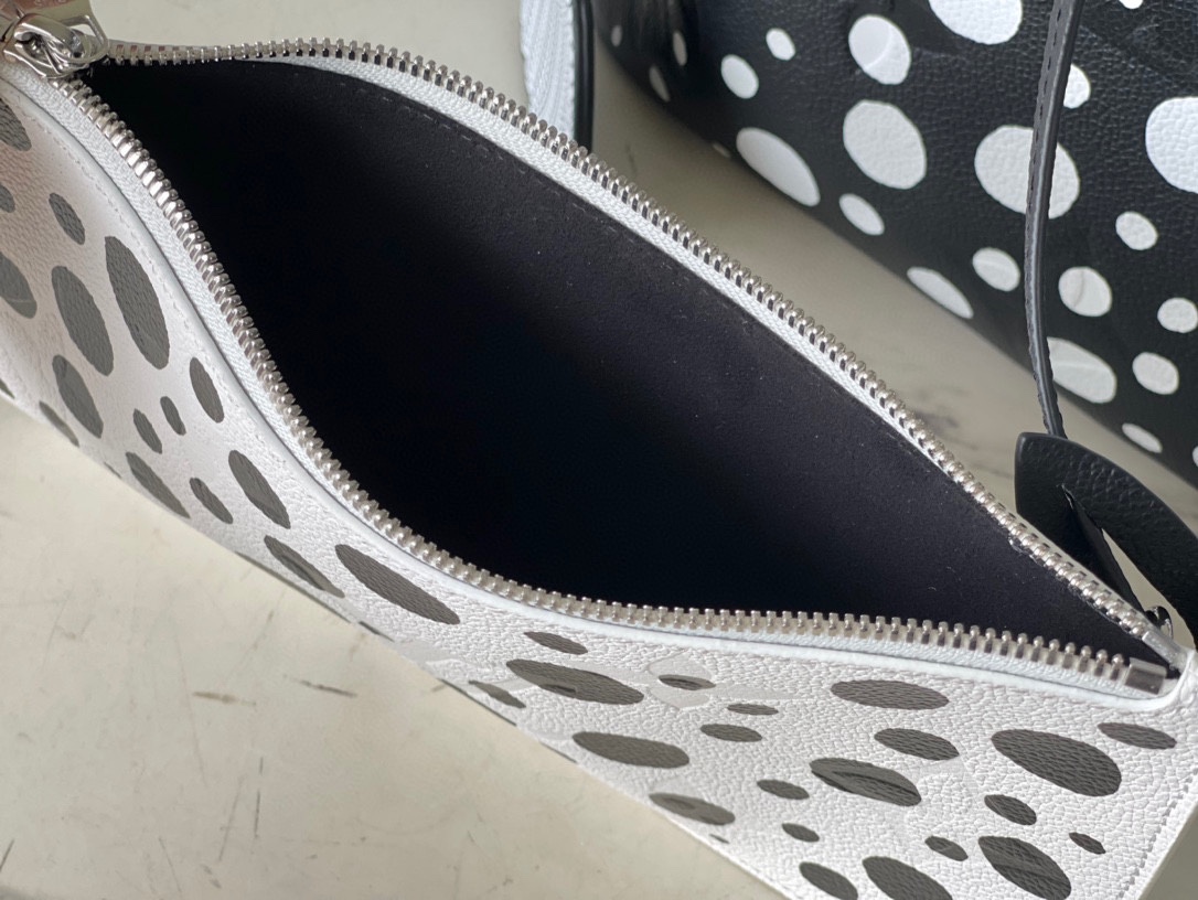 𝐋𝐎𝐔𝐈𝐒 𝐕𝐔𝐈𝐓𝐓𝐎𝐍      M46390