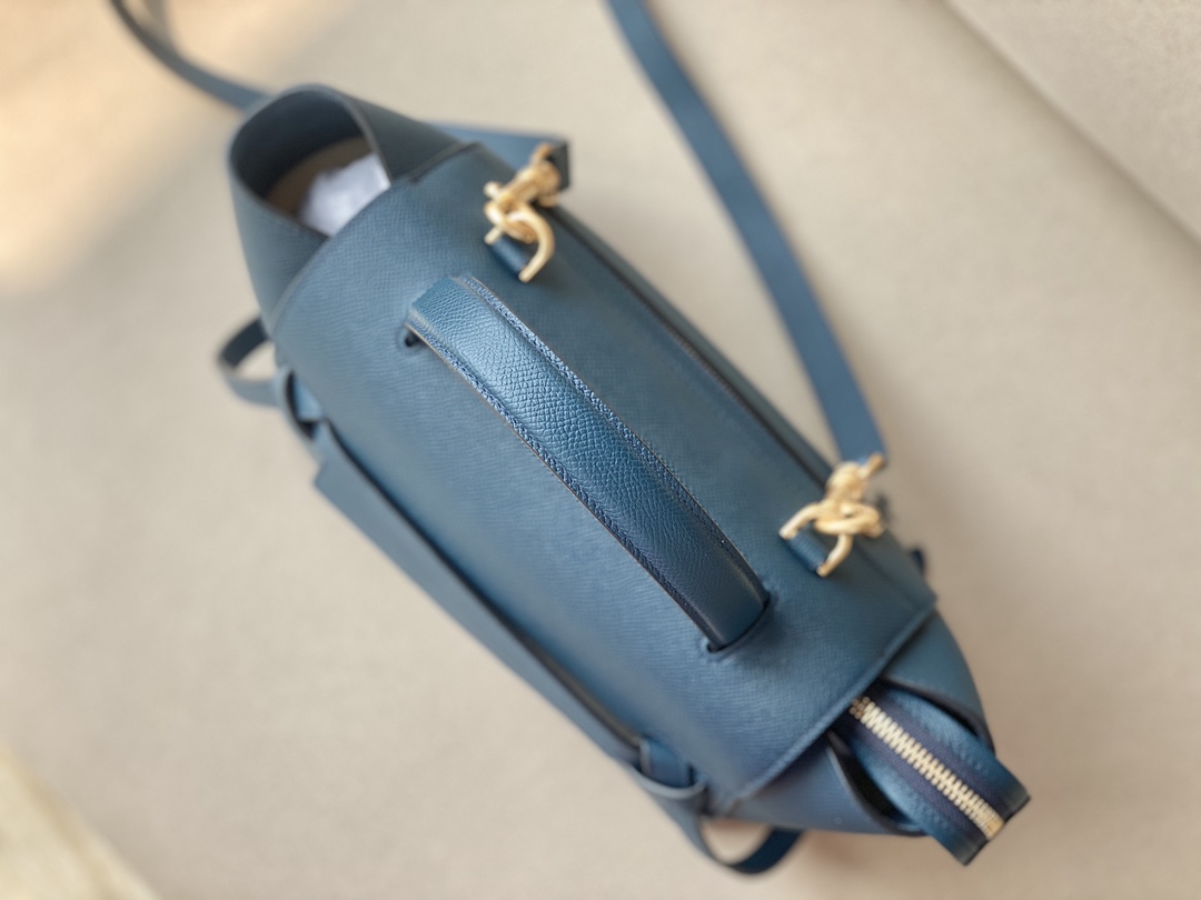 𝐂𝐞𝐥𝐢𝐧𝐞 BELT MICRO BAG in grained calfskin