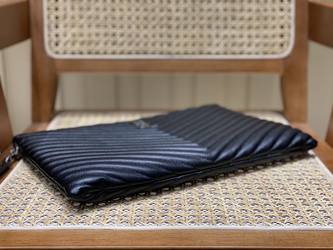 SAINT LAURENT 𝑴𝒐𝒏𝒐𝒈𝒓𝒂𝒎 𝑾𝒐𝒄  #440222