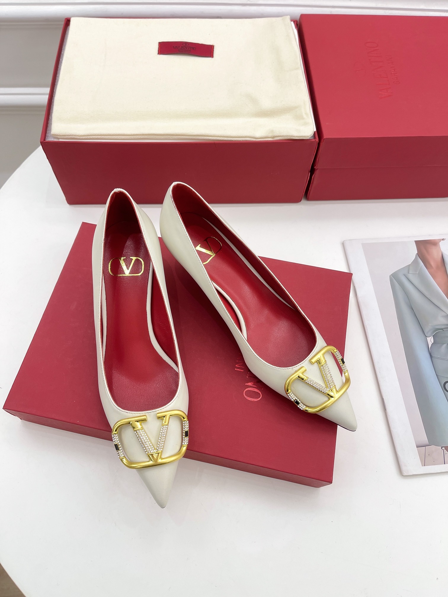 【Valentino】𝟐𝟎𝟐𝟏/𝐒𝐒 𝐧𝐞𝐰 Valentino 2022 spring and summer new large V diamond buckle high heels on the new