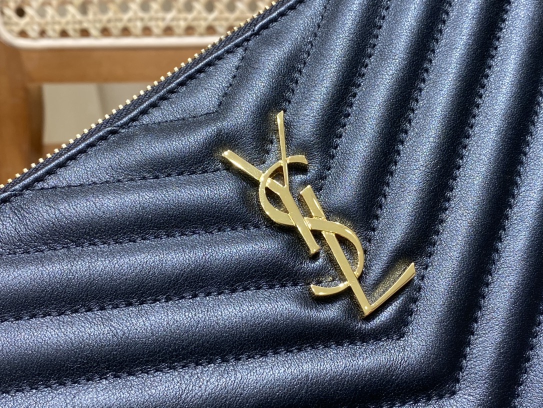 SAINT LAURENT 𝑴𝒐𝒏𝒐𝒈𝒓𝒂𝒎 𝑾𝒐𝒄  #379039