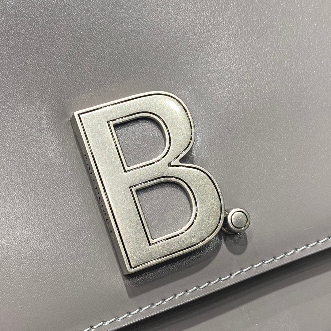 BALENCIAGA 𝘀𝗺𝗮𝗹𝗹 𝗯𝗮𝗴 Plain grey silver buckle