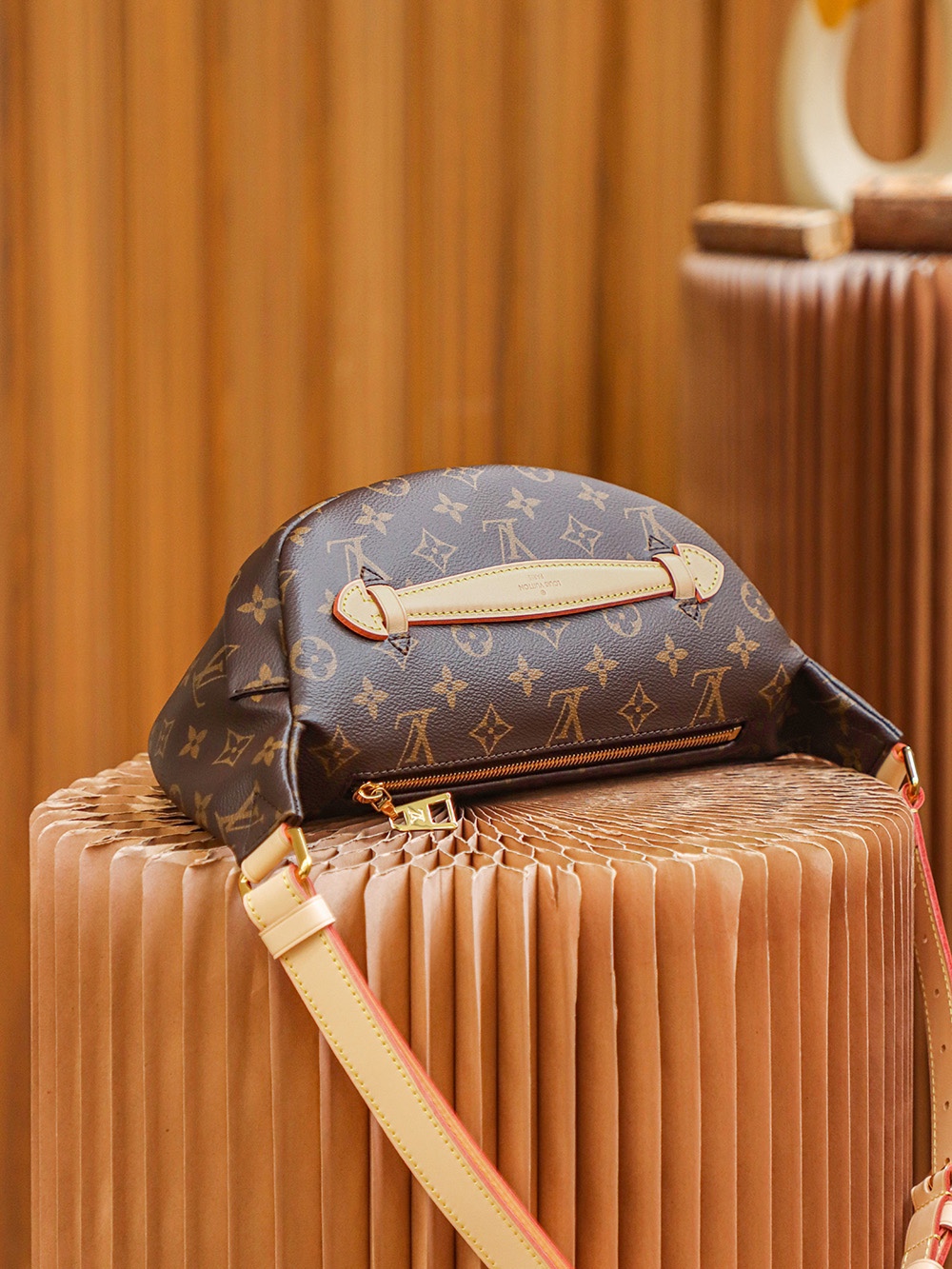 Louis Vuitton 𝐁𝐔𝐌𝐁𝐀𝐆 Belt Bag Series #M43644#