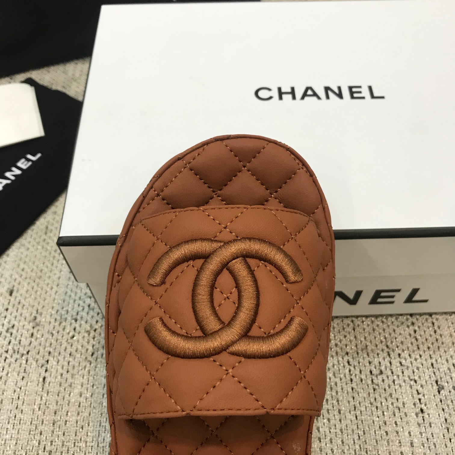 CHANEL 2022 early spring latest honey slippers fashion versatile series imported sheepskin cushioned feet