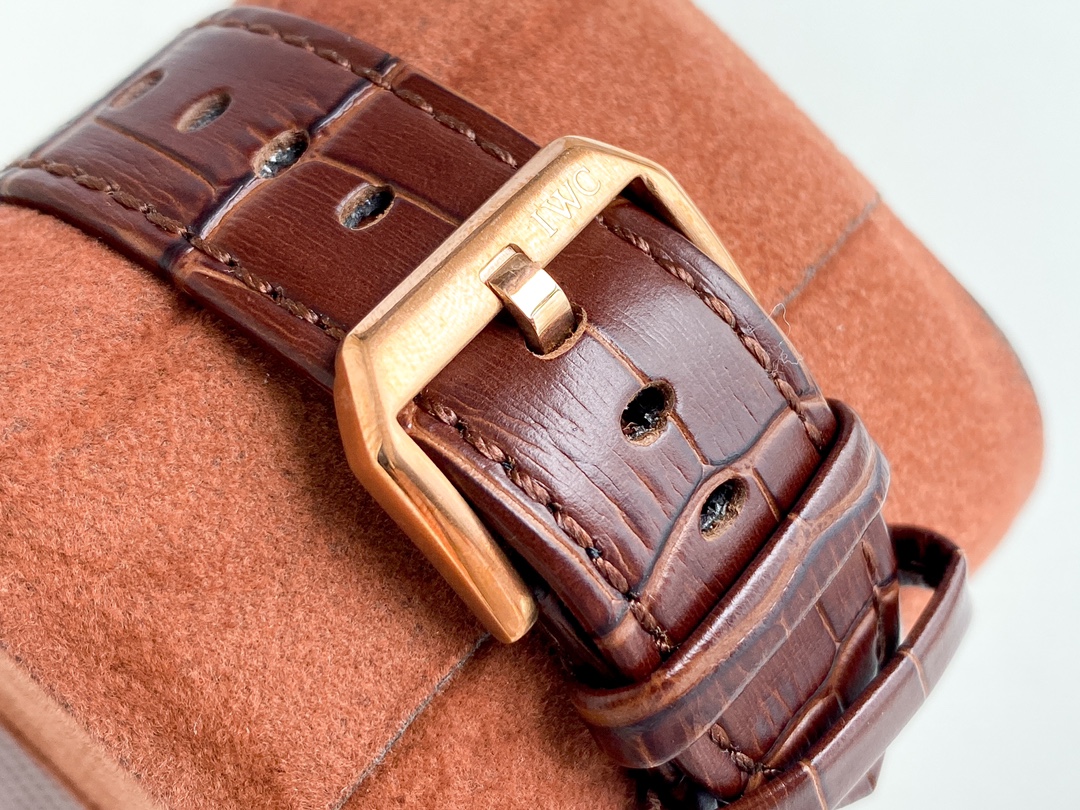 IWC- Fine men's watches Fully automatic mechanical movement, top 316 steel case and strap