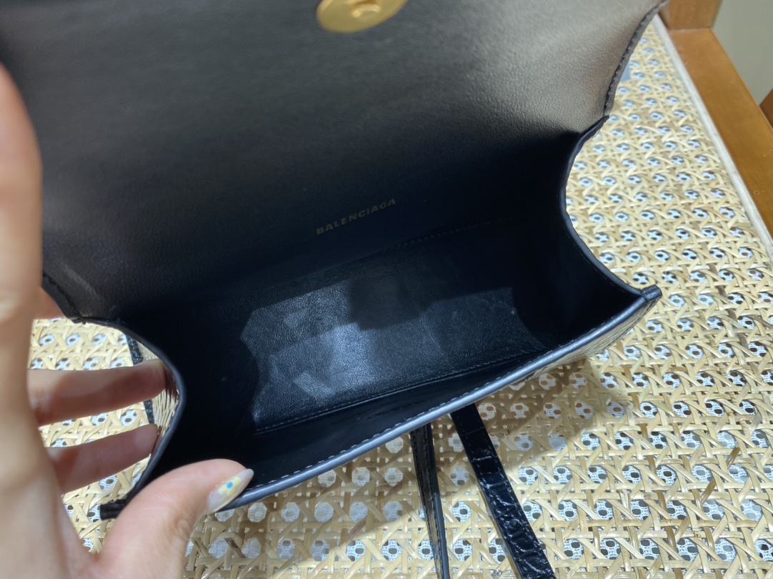 BALENCIAGA 𝐇𝐨𝐮𝐫𝐠𝐥𝐚𝐬𝐬 𝐗𝐒 crocodile-textured cowhide