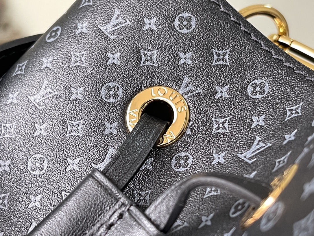 𝐋𝐎𝐔𝐈𝐒 𝐕𝐔𝐈𝐓𝐓𝐎𝐍     M22598