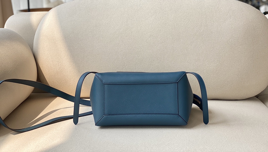 𝐂𝐞𝐥𝐢𝐧𝐞 BELT MICRO BAG in grained calfskin