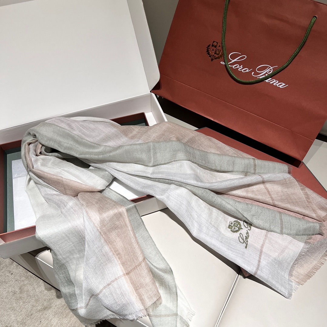 𝐋𝐨𝐫𝐨 𝐩𝐢𝐚𝐧𝐚 Ring Fleece Scarf Lime Green 100% Cashmere