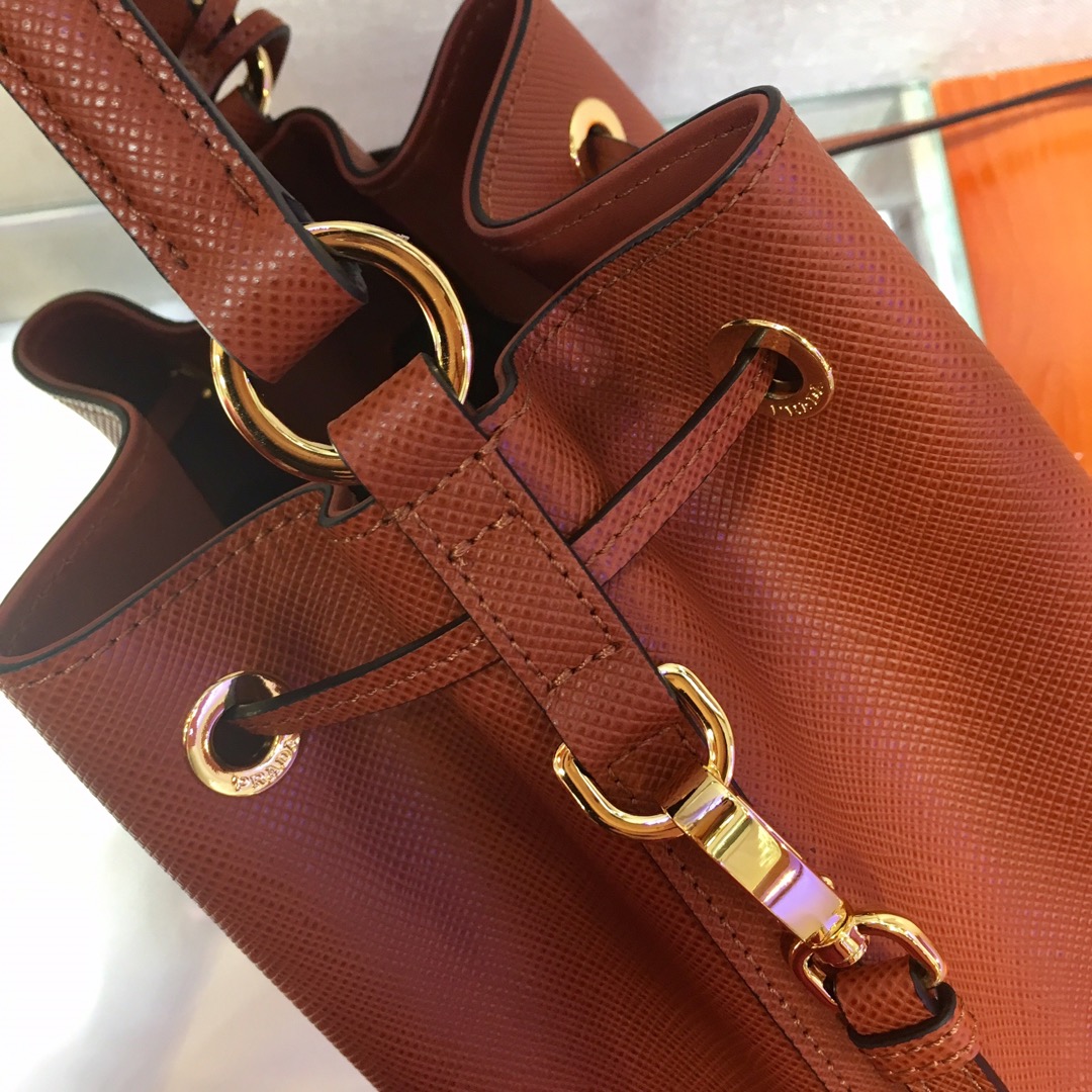 𝐏𝐑𝐀𝐃𝐀 New 1BZ032 Bucket Bag
