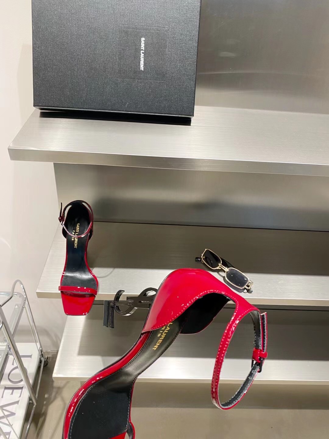 𝙎𝙖𝙞𝙣𝙩 𝙇𝙖𝙪𝙧𝙚𝙣𝙩 | 𝟐𝟎𝟐𝟏/𝐒𝐒 𝐧𝐞𝐰 YSL｜A beautiful classic Alphabet high-heeled sandals