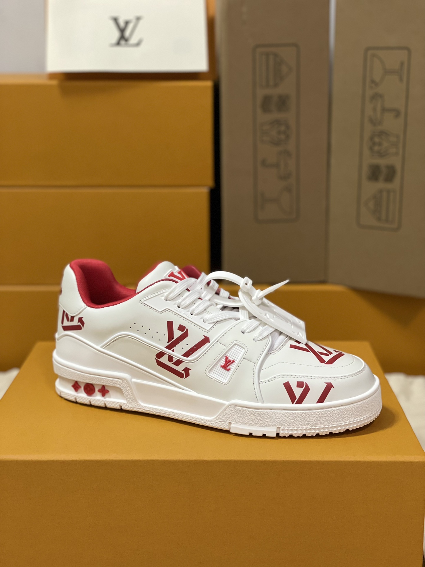 Louis Vuitton Trainer Sneakers Couple Style 1AAGXF
