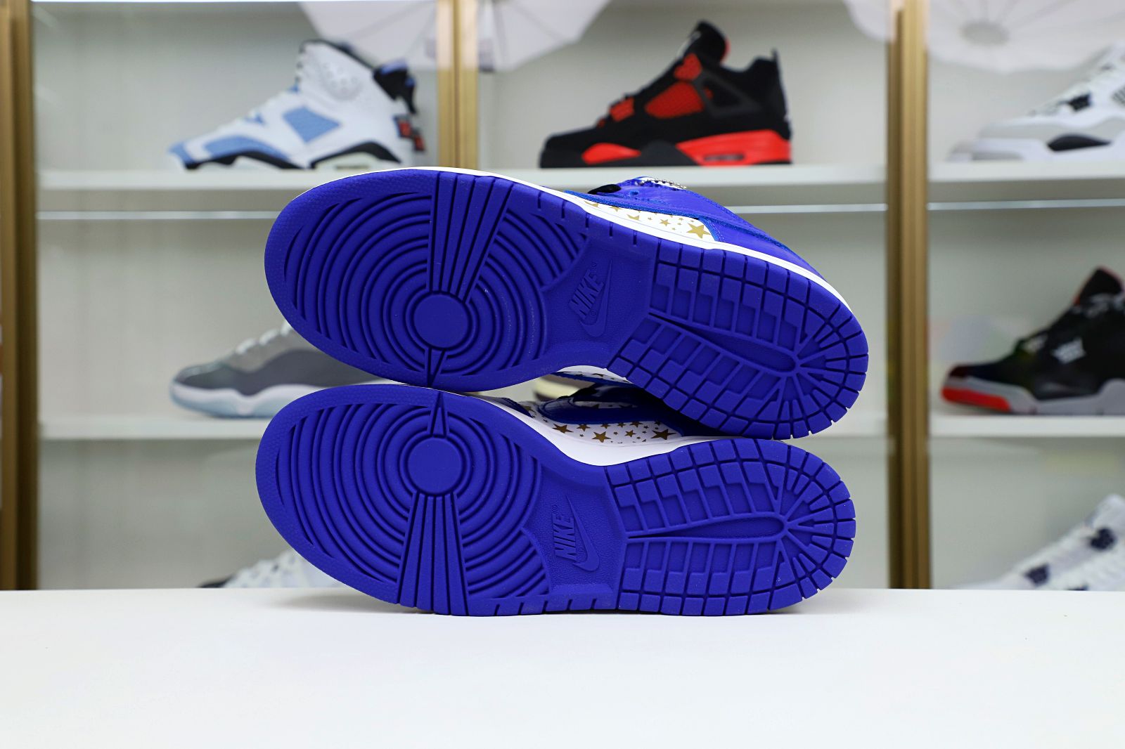 Supreme x Nike SB Dunk Low Hyper Royal