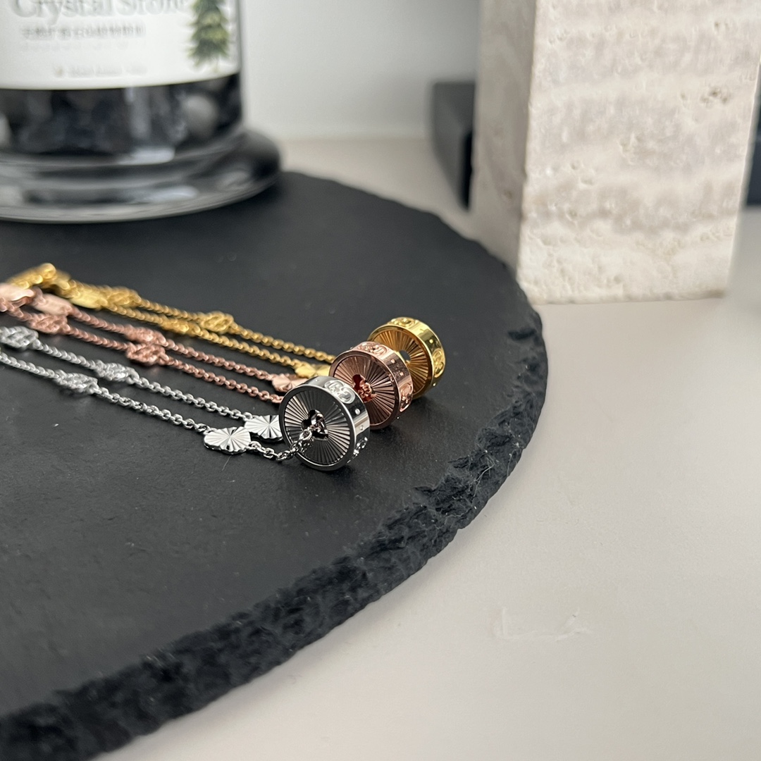 𝐆𝐮𝐜𝐜𝐢 New ICON series hollow heart-shaped pendant love bracelet