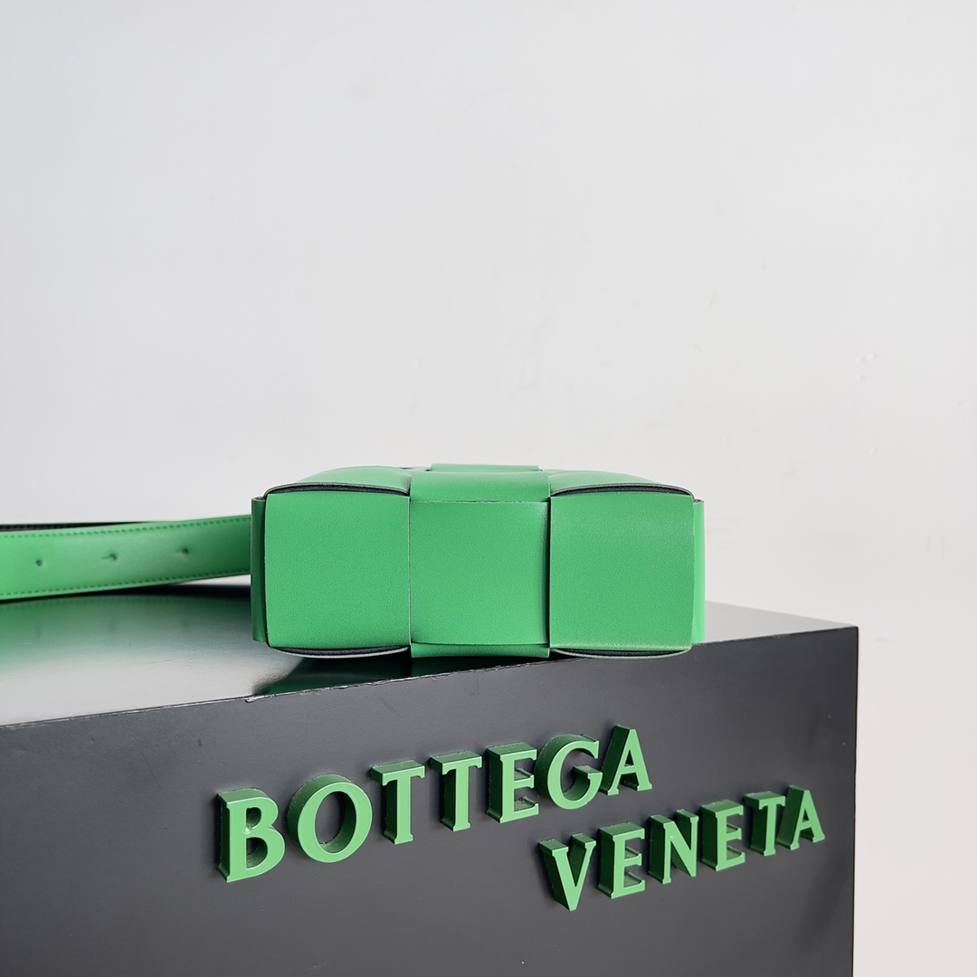 Bottega Veneta BV Mobile Phone Bag Parrot Green/Black #729298