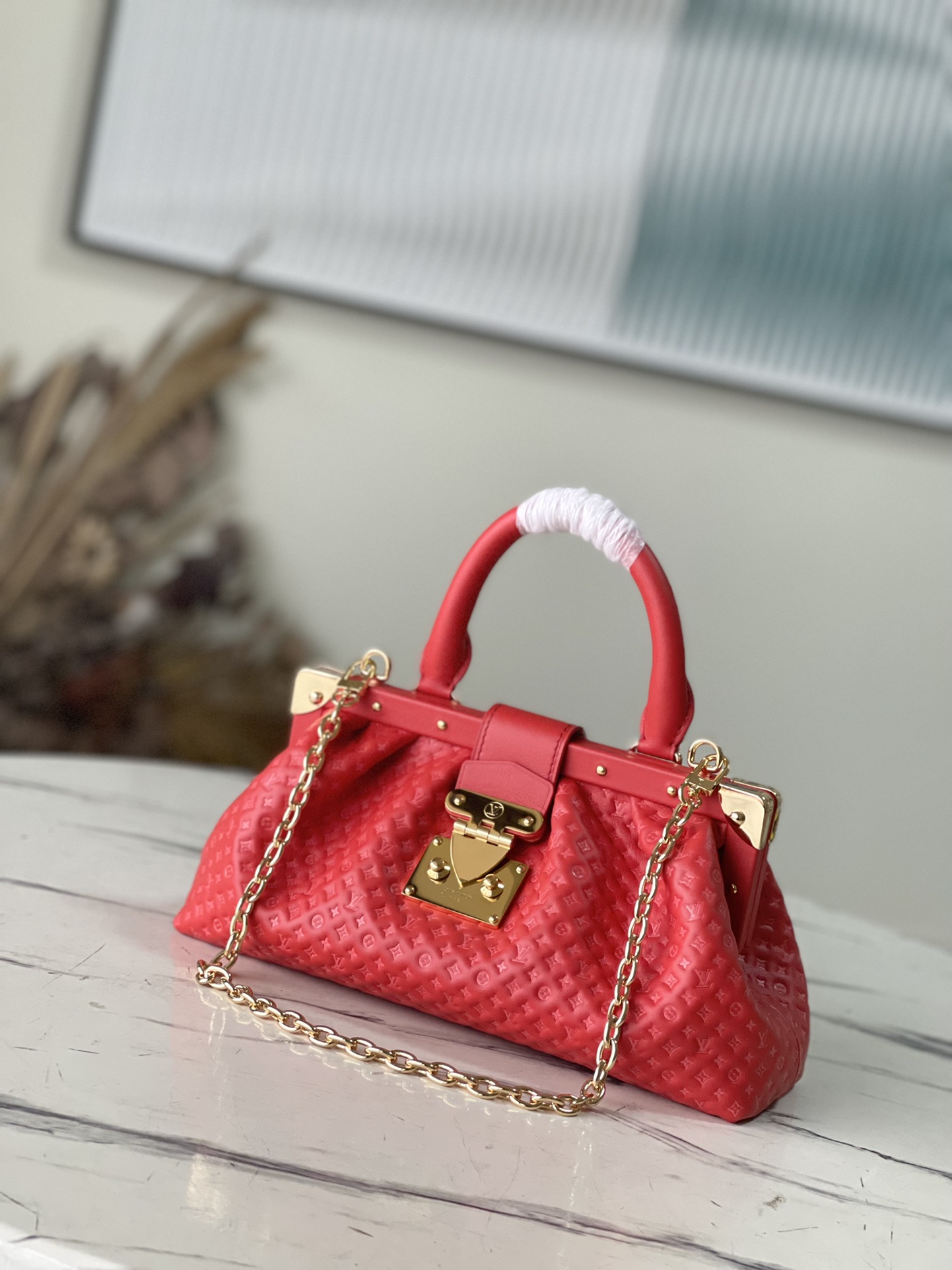 𝐋𝐎𝐔𝐈𝐒 𝐕𝐔𝐈𝐓𝐓𝐎𝐍 M22327