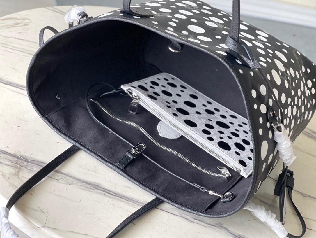 𝐋𝐎𝐔𝐈𝐒 𝐕𝐔𝐈𝐓𝐓𝐎𝐍      M46390